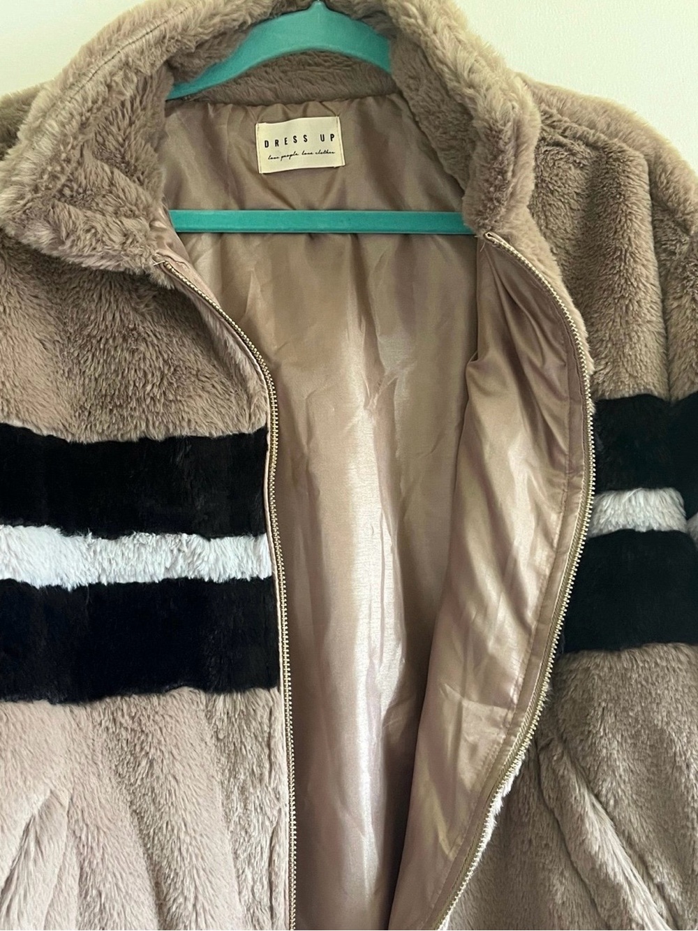 Cozy Teddy Fleece Zip Up Jacket Women's Large - Taupe, Black, & White - Picture 4 of 4
